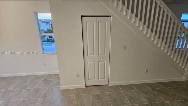 Building Photo - 2618 SE 27th Ct