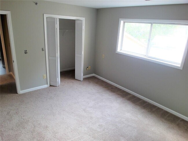 Building Photo - 4148 Fawn Ct NE