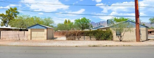 Building Photo - Cntrally Located 4 bedroom home