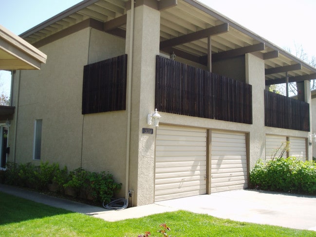 Building Photo - 6041 Leafwood Dr