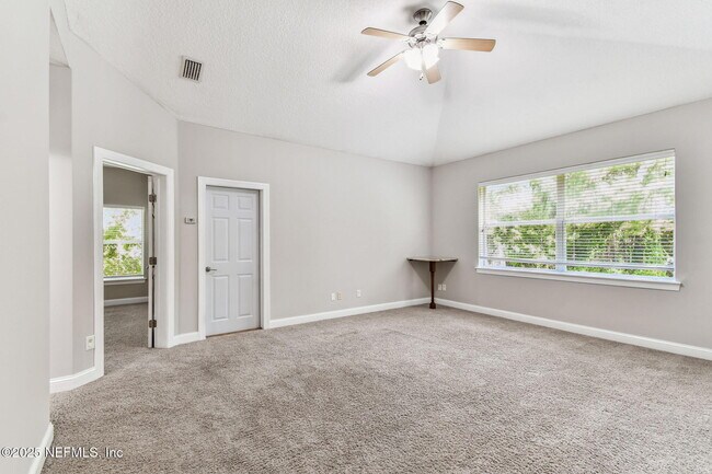 Building Photo - 263 Stonewell Dr