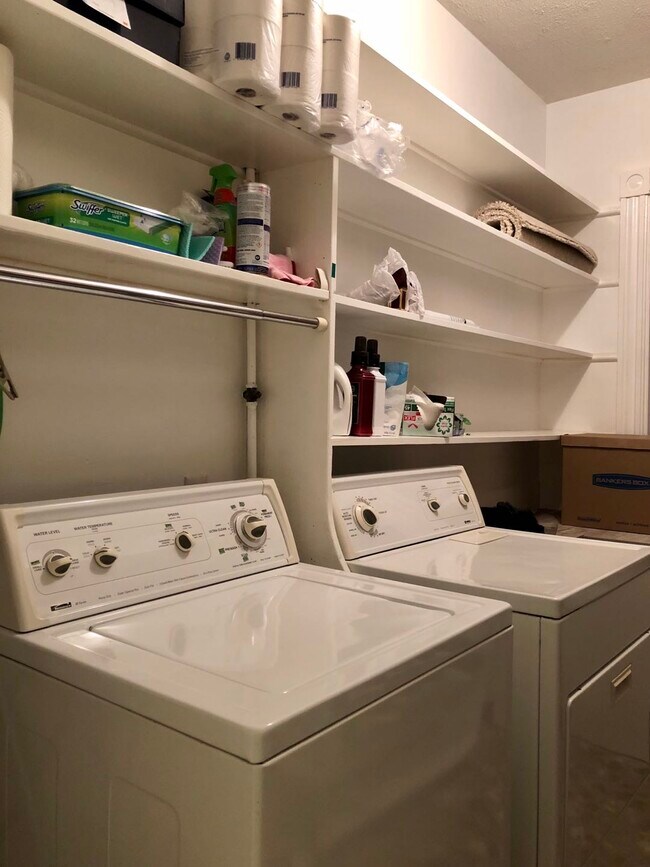 Building Photo - 64 Willow St