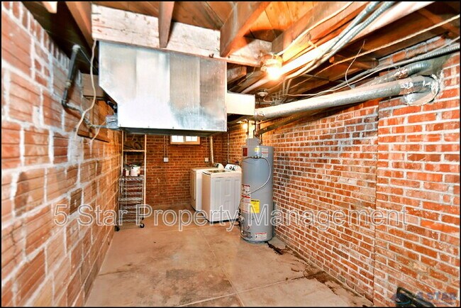 Building Photo - 2906 Wheeling Ave
