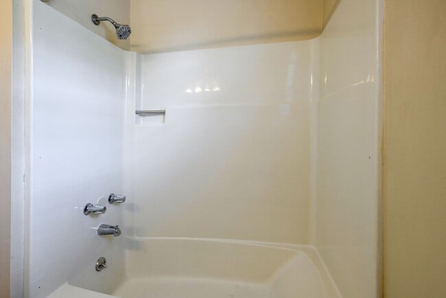 Building Photo - Newly Updated Home Just Minutes From Downtown Nashville