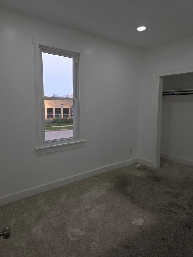 Building Photo - 300 W Burnham St