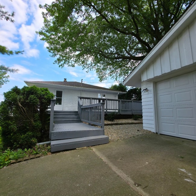 Building Photo - Single Family Home 3 beds 1 bath Available...