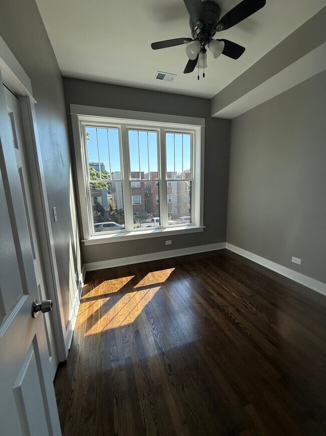 Building Photo - 3312 W Le Moyne St