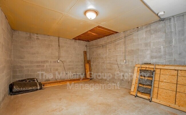 Building Photo - 3390 Millcrest Pl