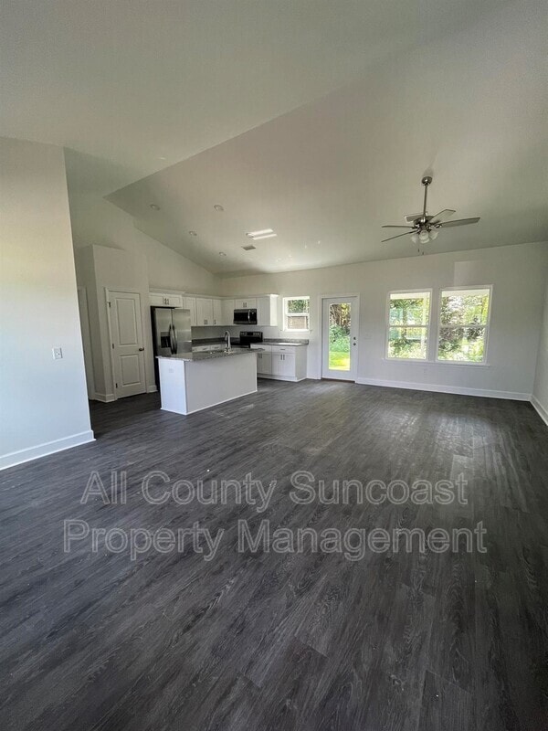 Building Photo - 1605 Willow Rd