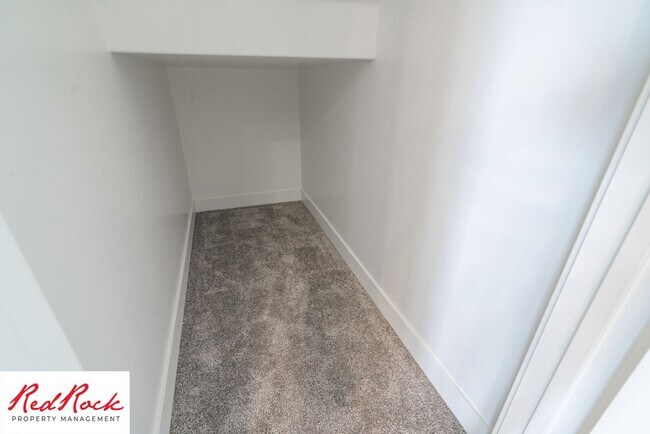 Building Photo - Adorable Stand Alone 4 Bedroom Corner Unit with Fully Fenced Backyard. Small Dogs Welcome.