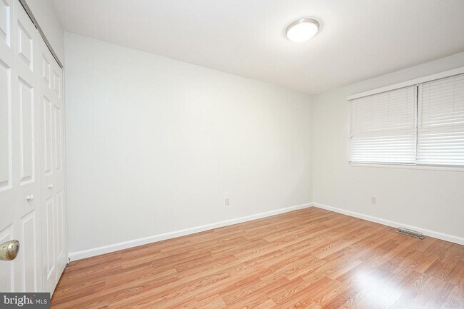 Building Photo - 37 Arrowwood Ct