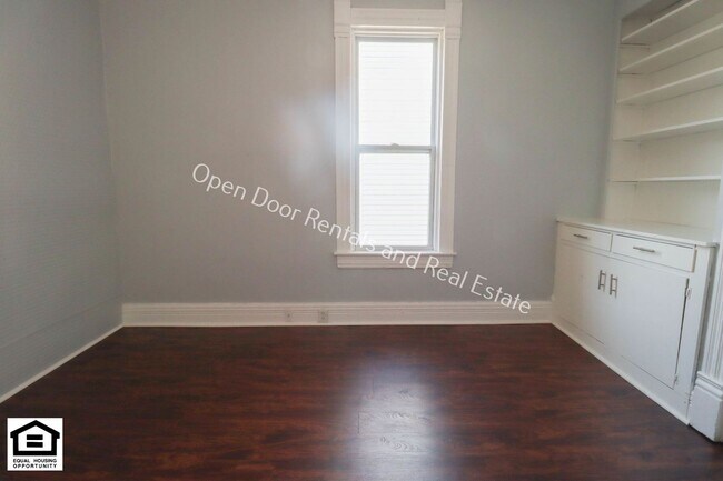 Building Photo - 927 Nuttman Ave