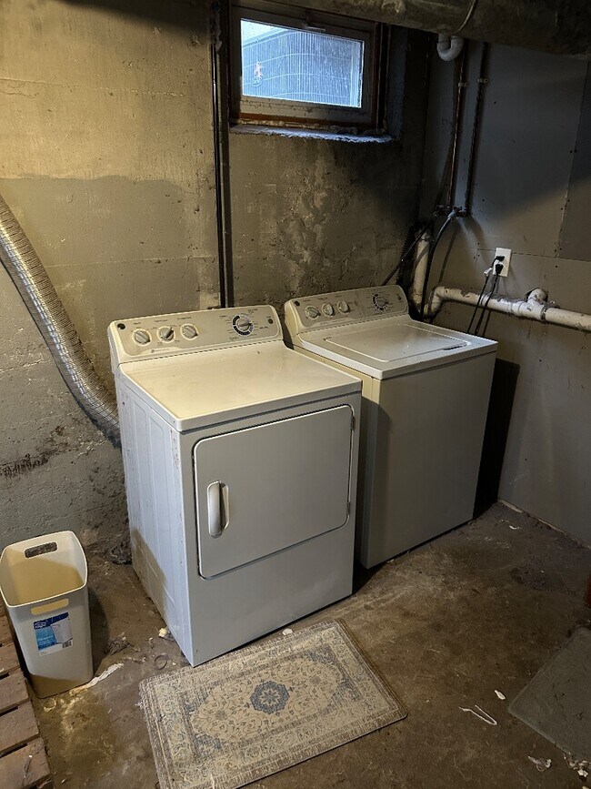 Building Photo - 151 Edinboro St