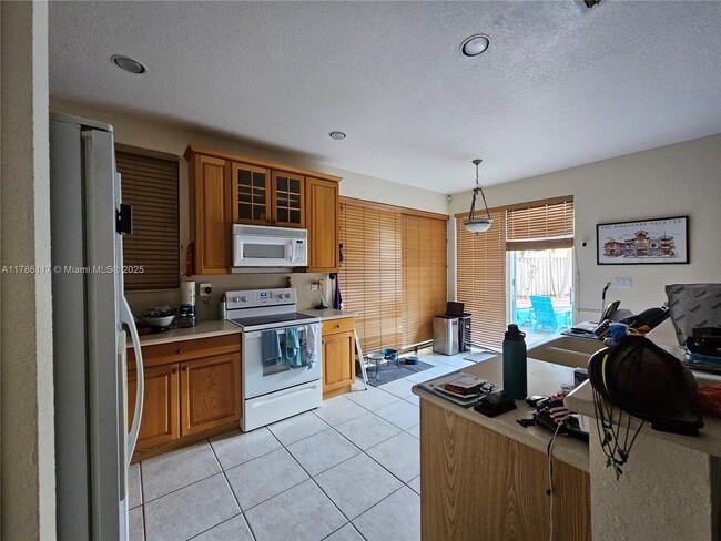 Building Photo - 4653 NW 94th Pl