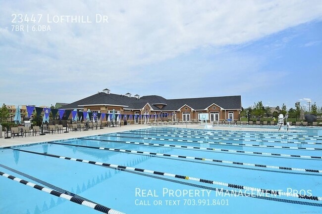 Building Photo - Beautifully Maintained 7 Bedroom 6 Bath Ho...