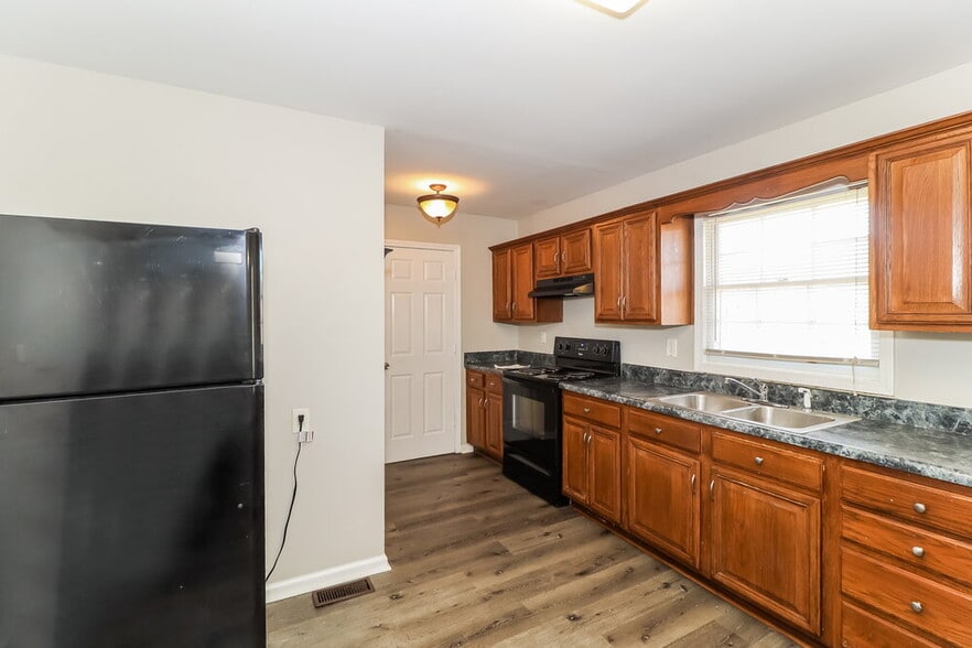 Building Photo - 454 New St