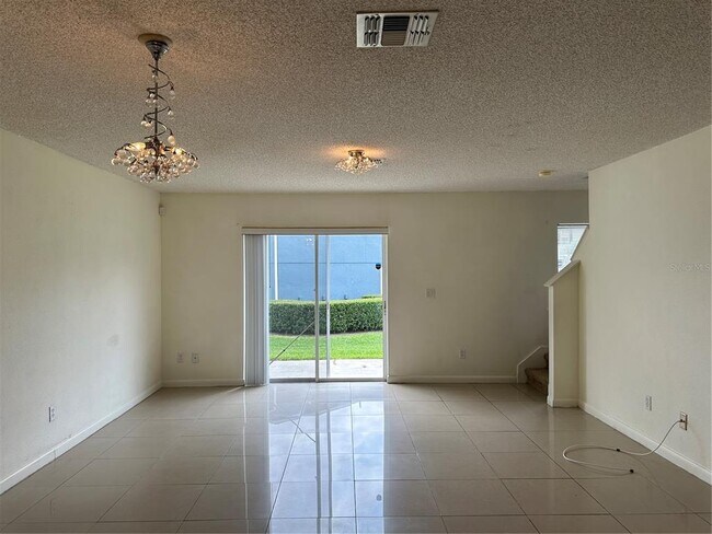 Building Photo - 12640 Somerset Oaks St