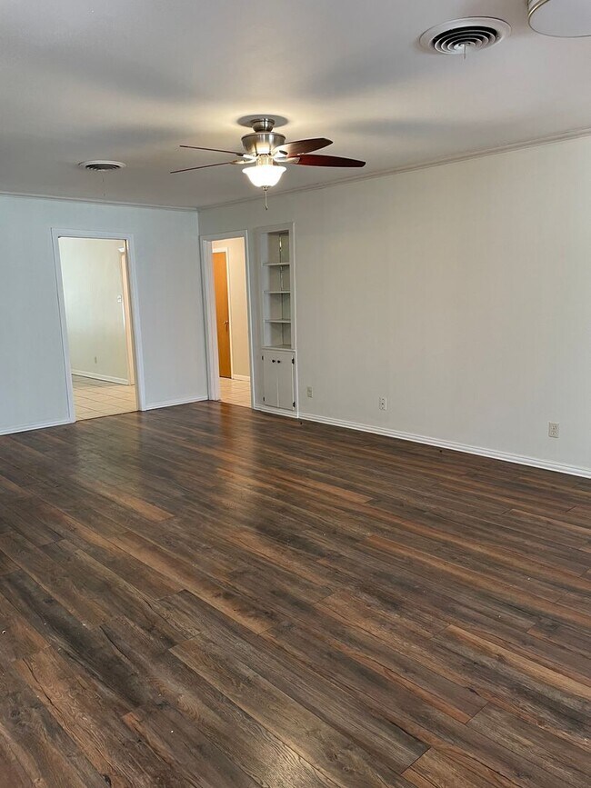 Building Photo - Now available! Pet Restrictions. Charming ...