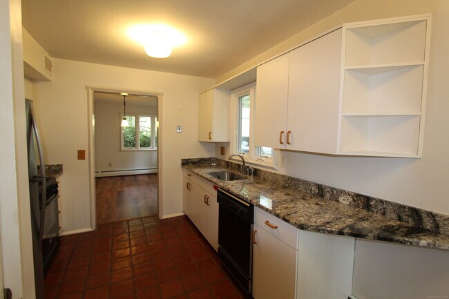 Building Photo - 6 Lyle Ct