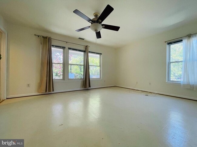 Building Photo - 7715 Lafayette Forest Dr