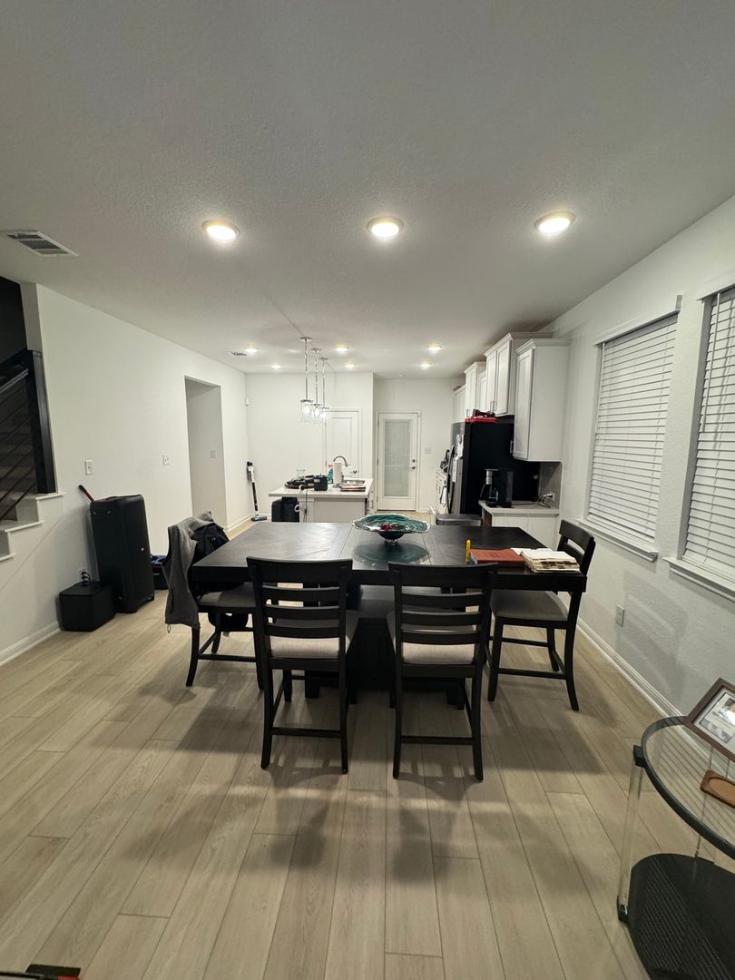 Building Photo - 212 Flowers Ave