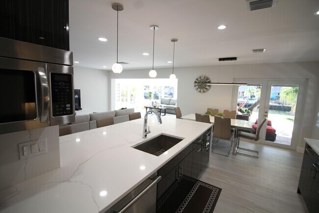 Building Photo - 2548 SE 14th St