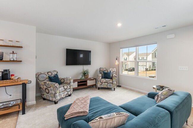 Building Photo - Fully Furnished 3 Bed 2.5 Bath, New Build,...