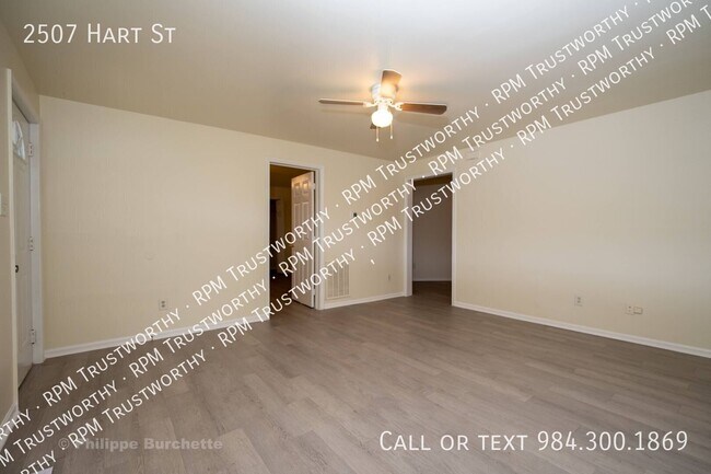 Building Photo - 2507 Hart St