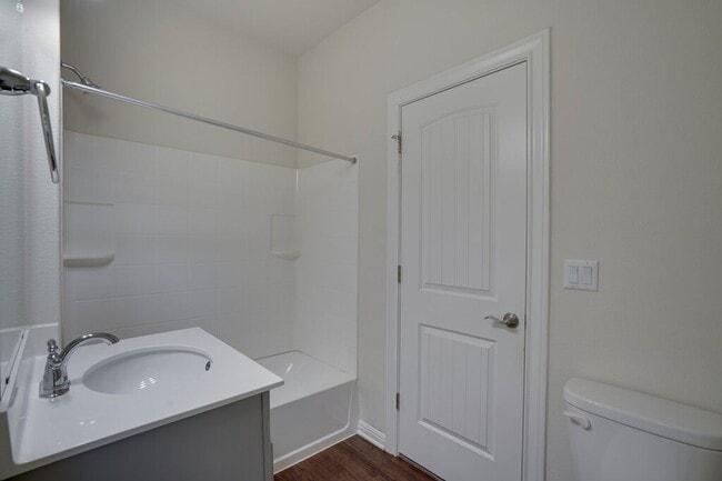 Building Photo - 14005 Hedera Dr