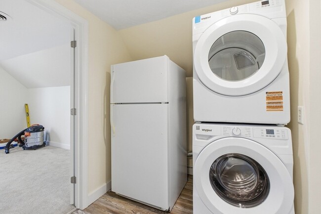 Building Photo - 294 Great Rd