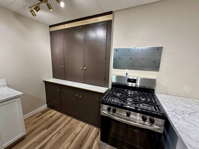 Building Photo - 415 S James St