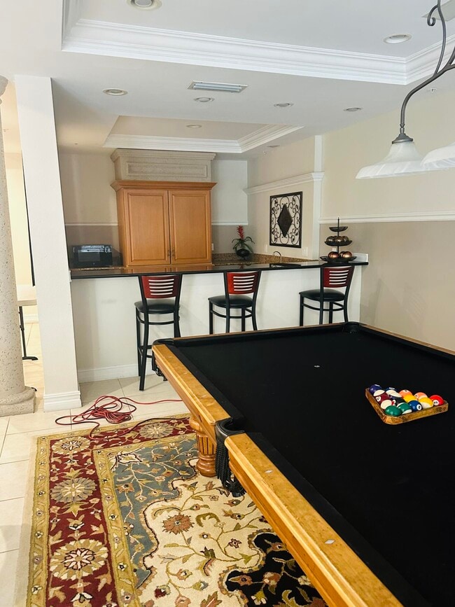 Building Photo - 533 NE 3rd Ave