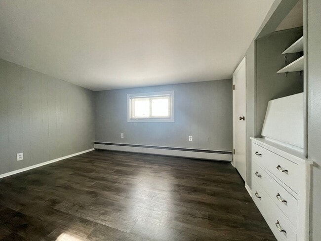 Building Photo - 505 W 70th St