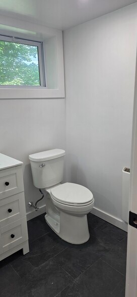 Building Photo - 60 Waterbury Pky