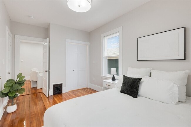 Building Photo - 38 Dorset St