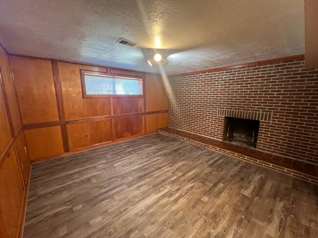 Building Photo - 932 Ray Rd
