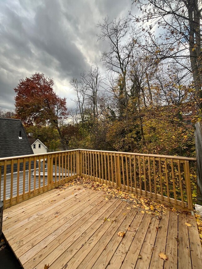 Building Photo - 418 Noble St