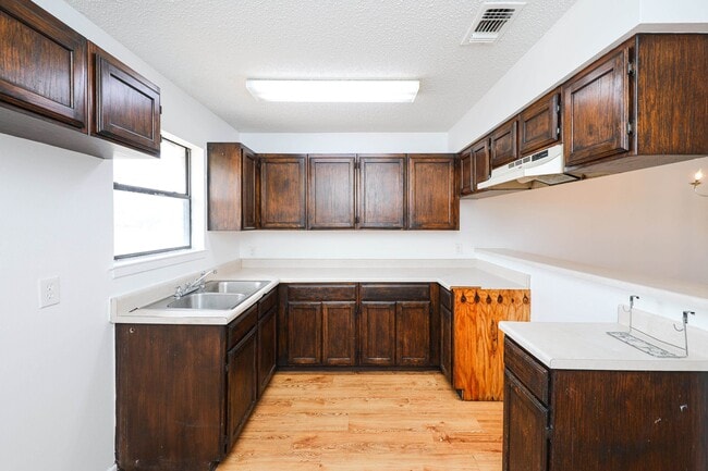 Building Photo - 102 St Pierre Ln