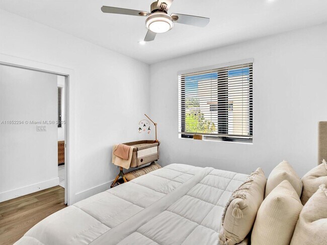 Building Photo - 4110 N Oak Pl