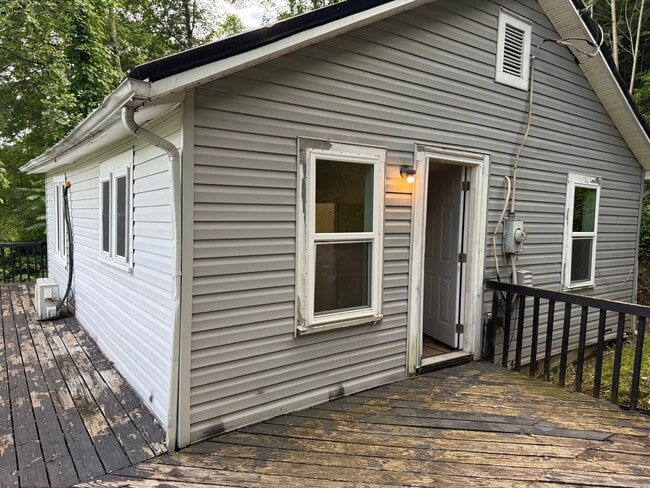 Building Photo - 207 Poplar St