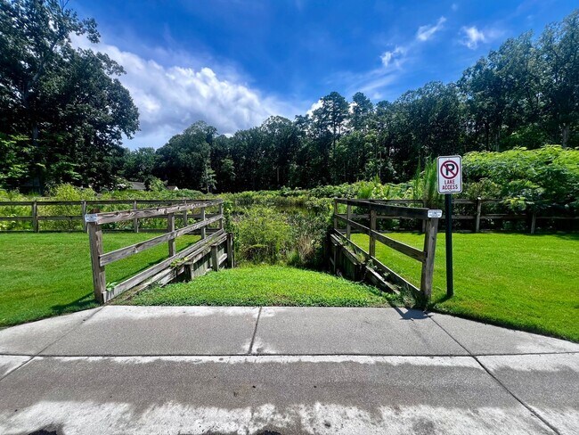 Building Photo - 2542 Fieldsway Dr