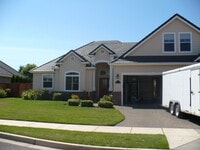 Building Photo - Stunning!