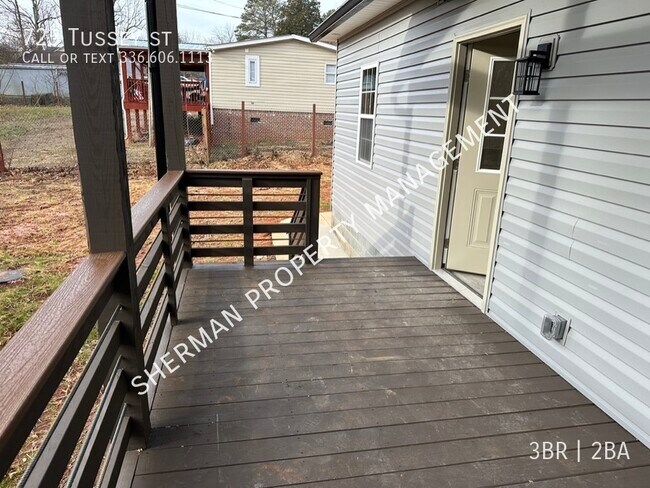 Building Photo - 725 Tussey St