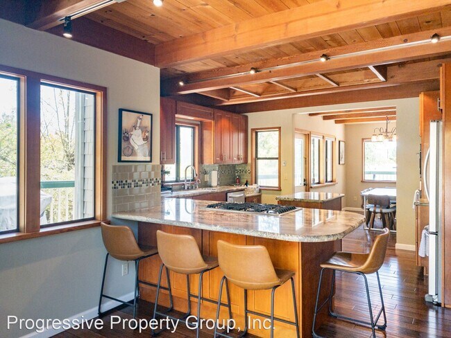 Building Photo - 4 br, 2.5 bath House - 5561 Yerba Buena Road