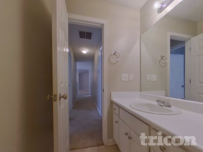 Building Photo - 1619 Spring Hill Ct