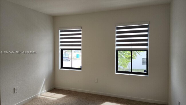 Building Photo - 371 NE 16th St