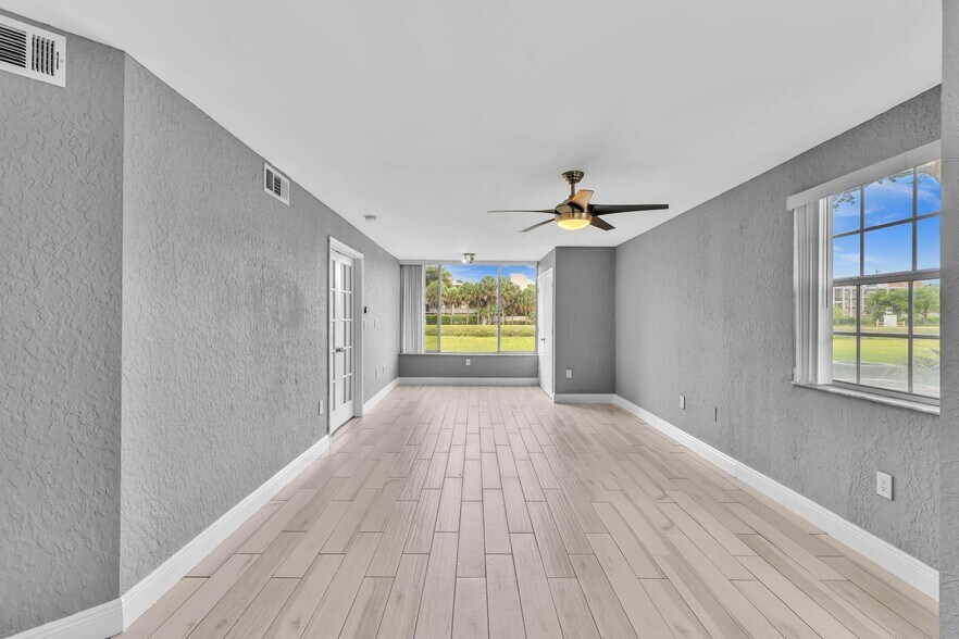 Building Photo - 2851 N Oakland Forest Dr