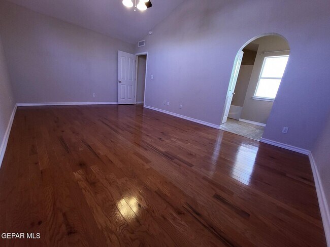 Building Photo - 7532 Plaza Taurina Dr