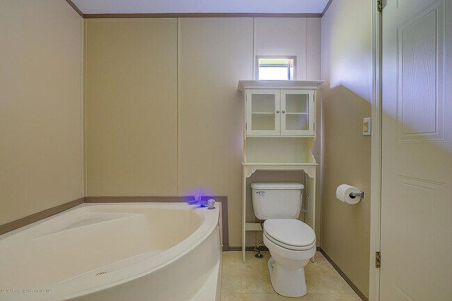 Building Photo - 14820 Aubrey Ave