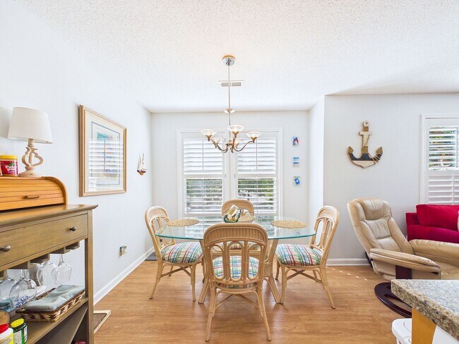Building Photo - Gorgeous Furnished 2 Bdrm/2 Bath Condo in St James Community!